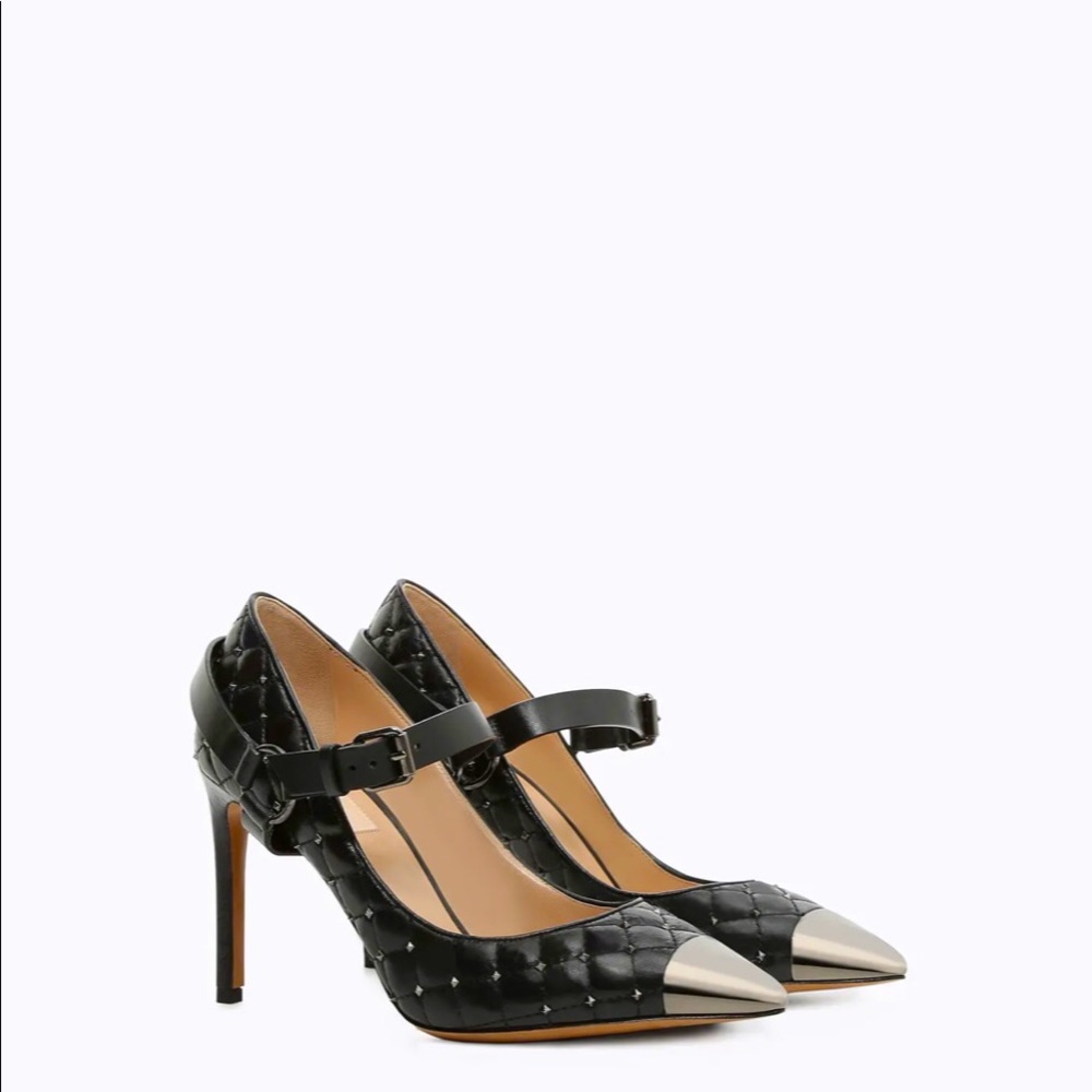 LIKE NEW Valentino Garavani Rockstud Spike Mary Jane pump in lambskin leather
